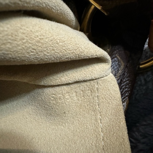 AUTHENTIC GORGEOUS LOUIS VUITTON Monogram Canvas Artsy MM shoulder bag.🥰 - Picture 7 of 8